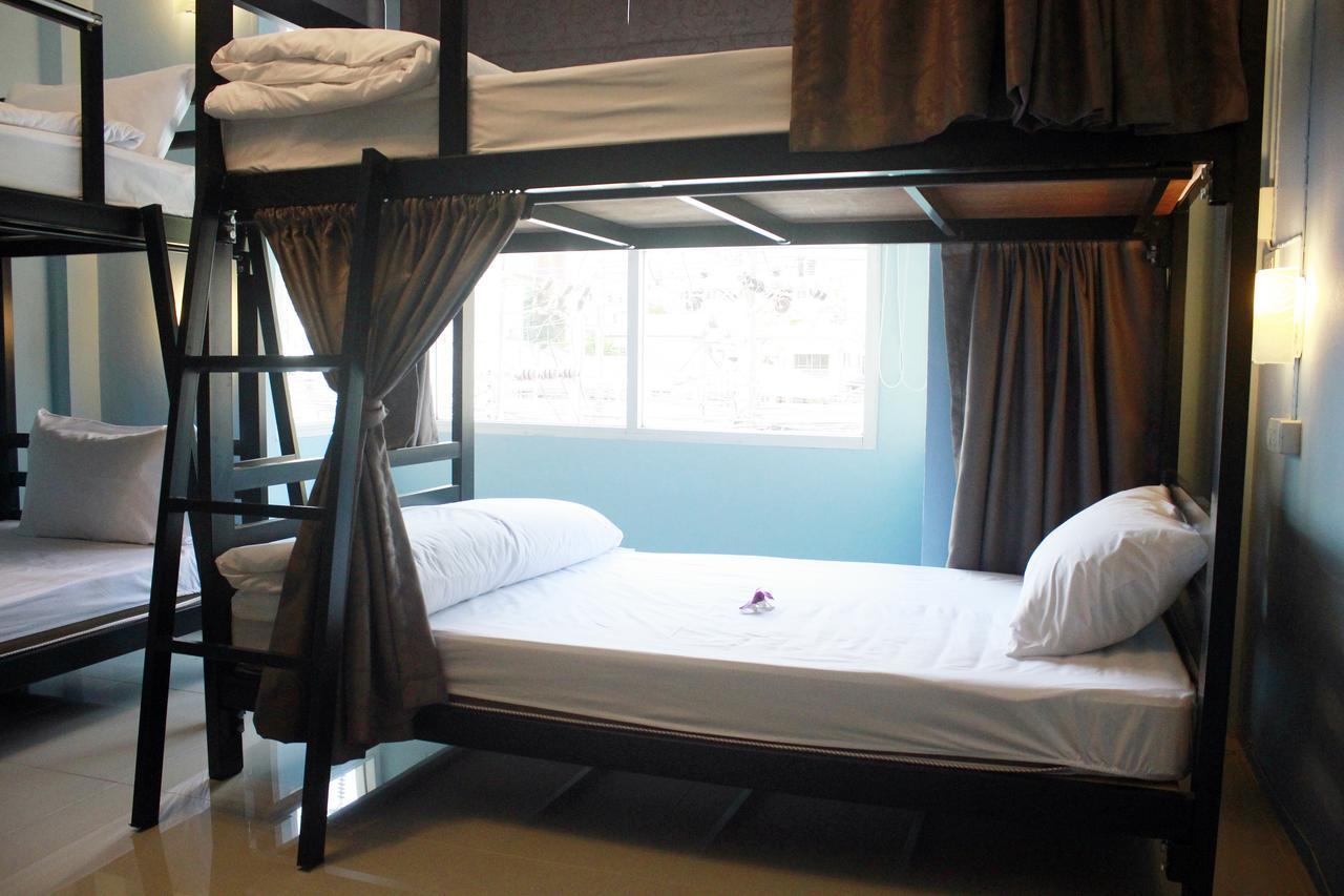 One One Hostel Patong Exterior photo